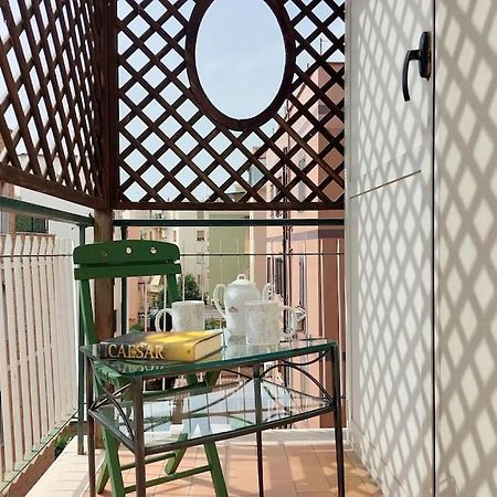 Relax Rome With 2 Balconies - 2 Bedroom Flat, 3Rd Floor With Lift, High Comfort, Quite, A Walk From Urban Train Station Gemelli And Metro A Stops Battistini & Cornelia Connecting To Center In 20 Minutes, 2 Steps From Bus Stop, Cycle Path, Groceries Esterno foto