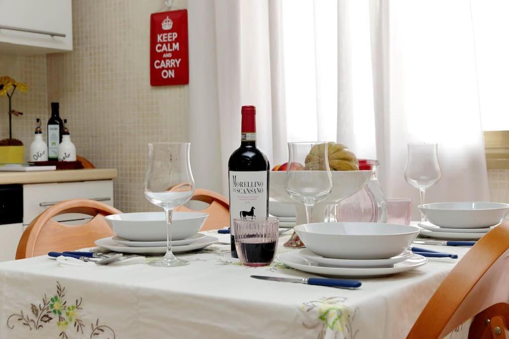 Relax Rome With 2 Balconies - 2 Bedroom Flat, 3Rd Floor With Lift, High Comfort, Quite, A Walk From Urban Train Station Gemelli And Metro A Stops Battistini & Cornelia Connecting To Center In 20 Minutes, 2 Steps From Bus Stop, Cycle Path, Groceries Esterno foto