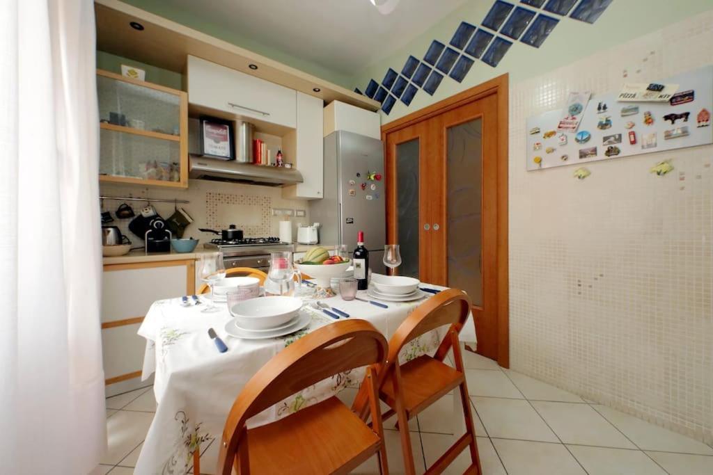 Relax Rome With 2 Balconies - 2 Bedroom Flat, 3Rd Floor With Lift, High Comfort, Quite, A Walk From Urban Train Station Gemelli And Metro A Stops Battistini & Cornelia Connecting To Center In 20 Minutes, 2 Steps From Bus Stop, Cycle Path, Groceries Esterno foto