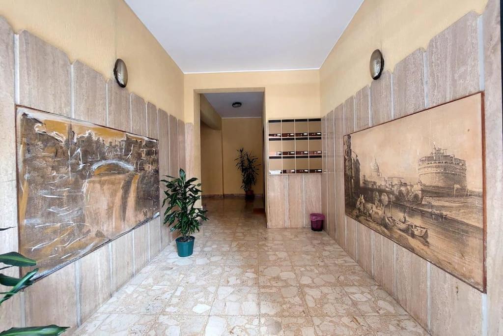 Relax Rome With 2 Balconies - 2 Bedroom Flat, 3Rd Floor With Lift, High Comfort, Quite, A Walk From Urban Train Station Gemelli And Metro A Stops Battistini & Cornelia Connecting To Center In 20 Minutes, 2 Steps From Bus Stop, Cycle Path, Groceries Esterno foto
