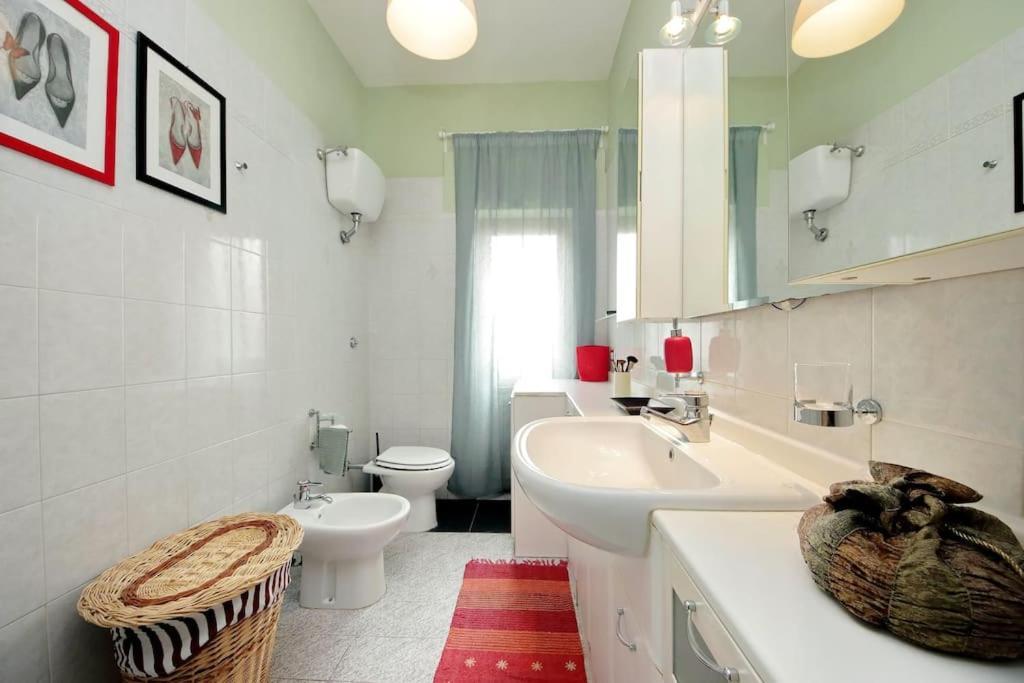 Relax Rome With 2 Balconies - 2 Bedroom Flat, 3Rd Floor With Lift, High Comfort, Quite, A Walk From Urban Train Station Gemelli And Metro A Stops Battistini & Cornelia Connecting To Center In 20 Minutes, 2 Steps From Bus Stop, Cycle Path, Groceries Esterno foto